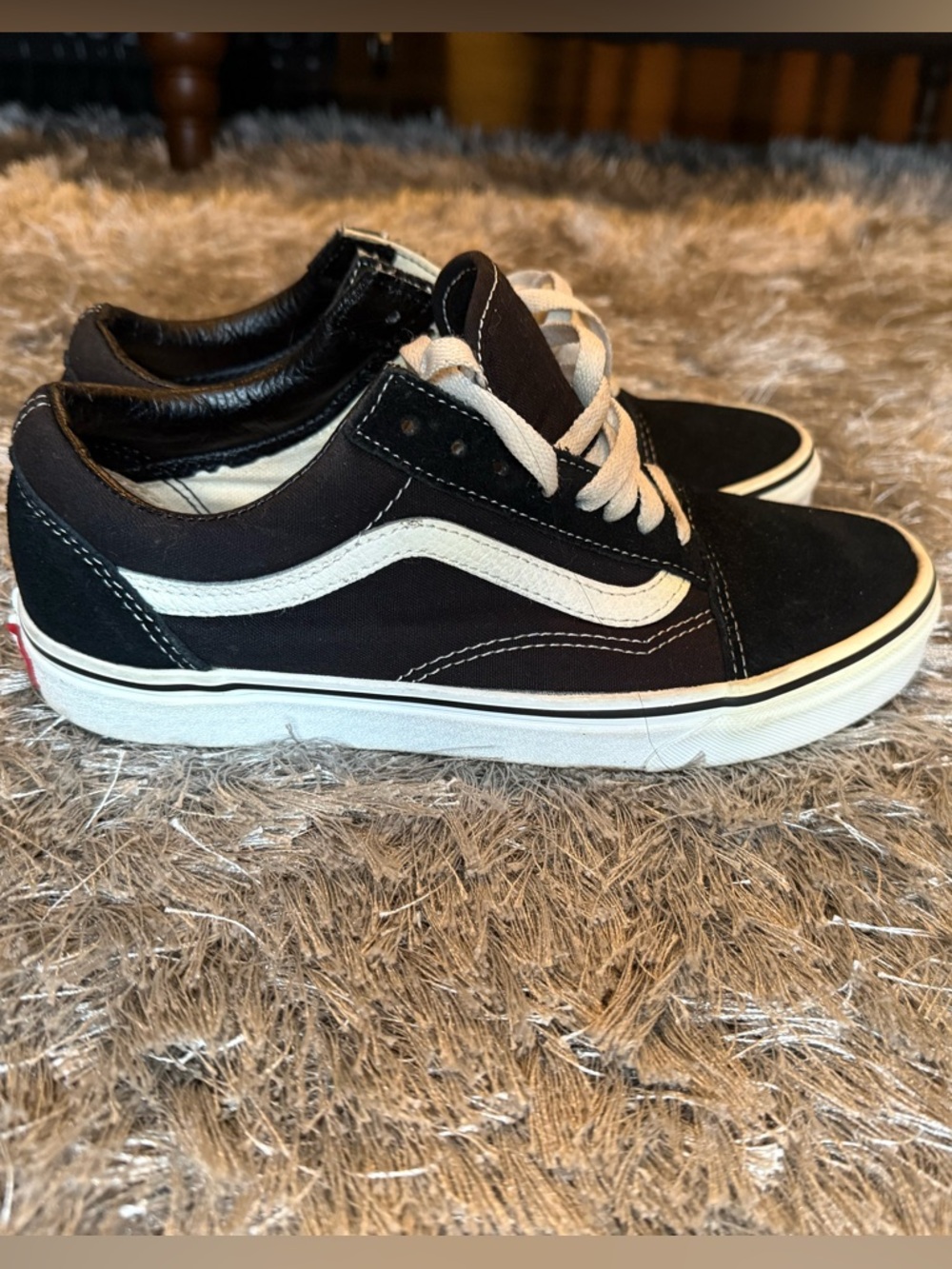 Vans Black and White Low-Top Skate Sneakers Men’s 6.5 Women’s 8